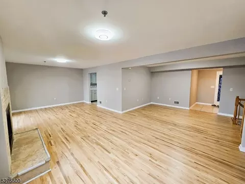 855 Valley Brook Ave #3E, Lyndhurst, NJ 07071