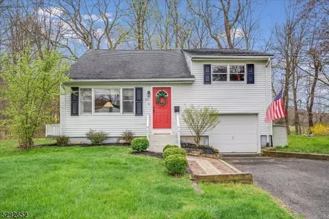 20 Adams Dr, Ogdensburg, NJ 07439