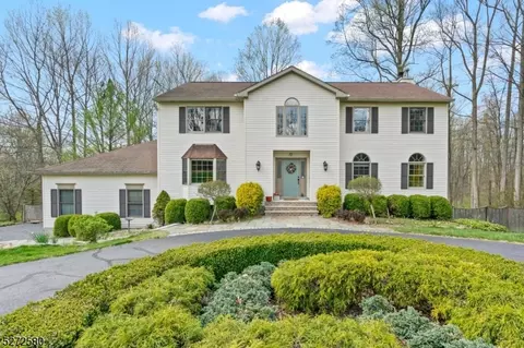 18 Woodfield Rd, Green Twp, NJ 07821