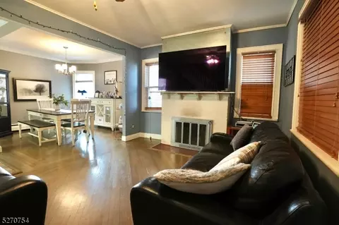 14 Honiss Pl, Newark, NJ 07104