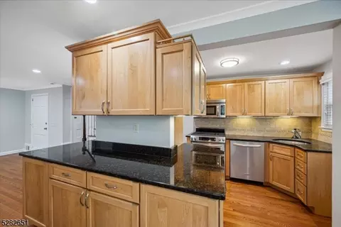 260 Walnut St #6, Westfield, NJ 07090