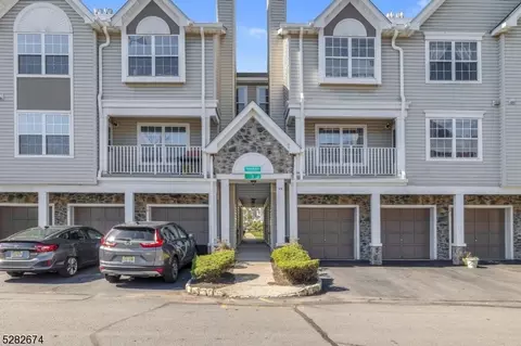 29 Newburgh Dr #29, Edison, NJ 08820