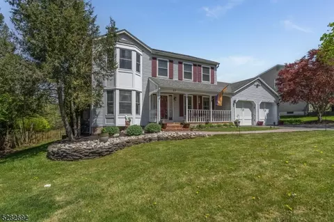 23 Fawn Run, Bloomsbury, NJ 08804