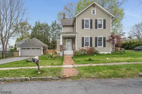 55 East St, Bloomsbury, NJ 08804