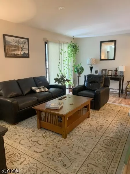 7 Overlook Dr #7, Clinton, NJ 08809