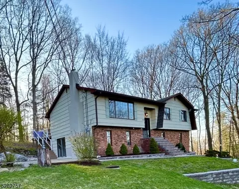 105 Signal Hill Trl, Sparta, NJ 07871