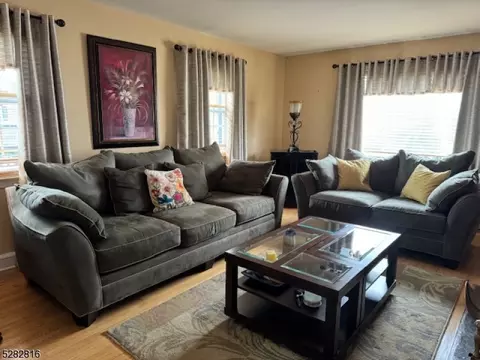 157 Meadowbrook Dr, North Plainfield, NJ 07062 photo 2