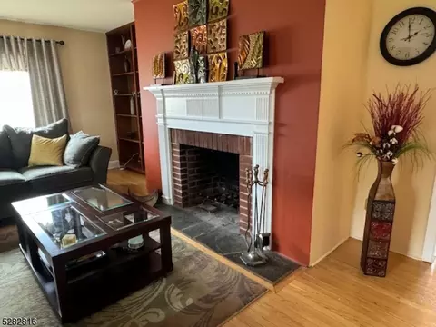 157 Meadowbrook Dr, North Plainfield, NJ 07062 photo 4