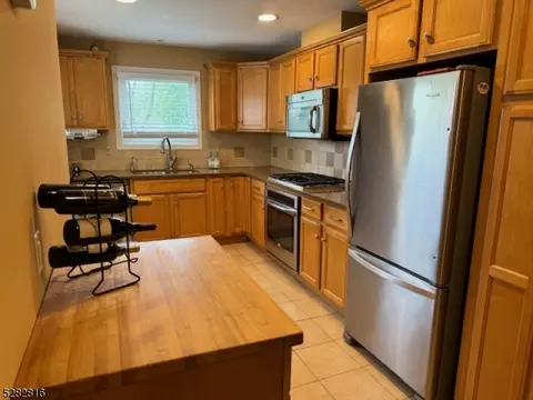 157 Meadowbrook Dr, North Plainfield, NJ 07062 photo 8