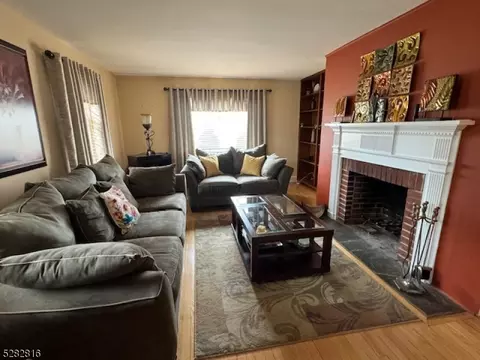 157 Meadowbrook Dr, North Plainfield, NJ 07062 photo 3