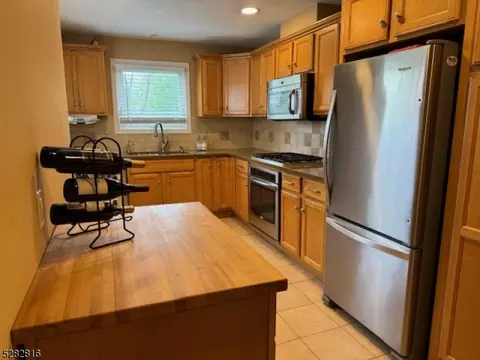 157 Meadowbrook Dr, North Plainfield, NJ 07062 photo 7