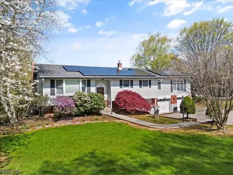 60 Bartley Rd, Washington Twp, NJ 07853