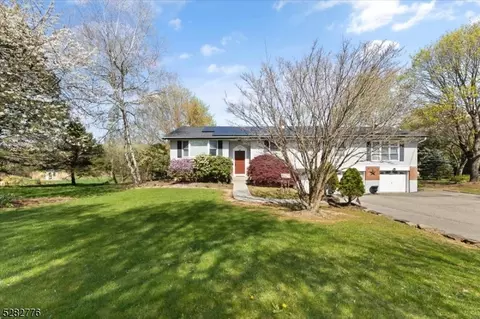 60 Bartley Rd, Washington Twp, NJ 07853 photo 2