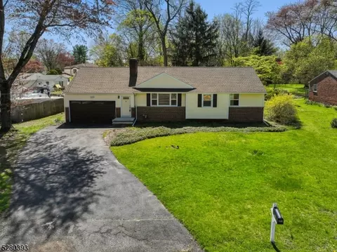 115 Warrenville Rd, Green Brook, NJ 08812