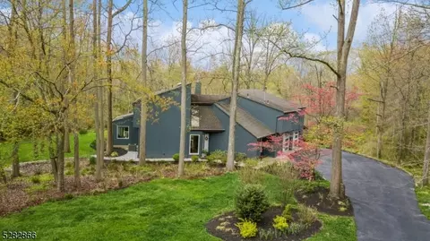 9 Hidden Springs Ln, East Windsor Twp, NJ 08520