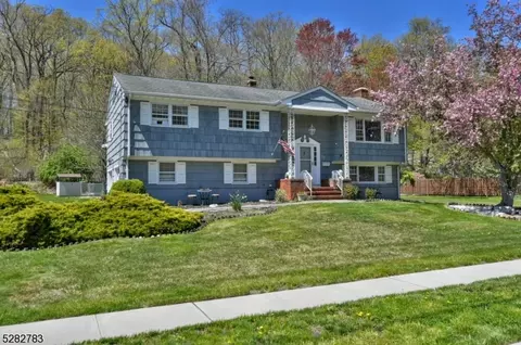 305 Andrew Pl, Bloomingdale, NJ 07403