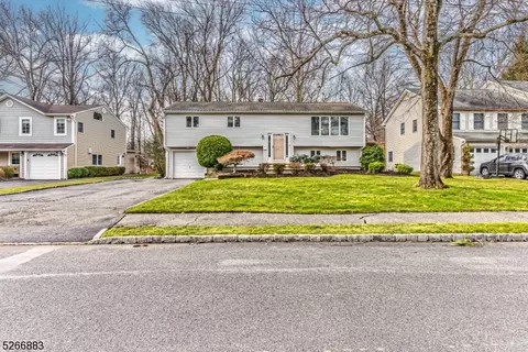 104 Vere Ter, Livingston, NJ 07039