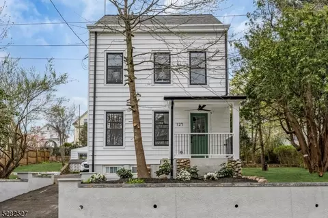 127 Dewey Ave, Totowa, NJ 07512
