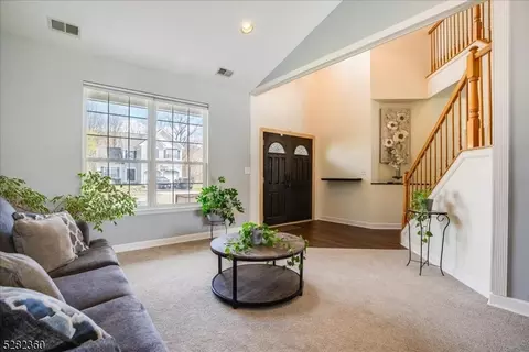 39 Saxton Dr, Hackettstown, NJ 07840 photo 5