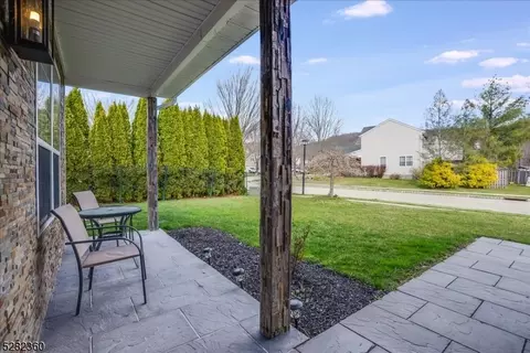39 Saxton Dr, Hackettstown, NJ 07840 photo 2