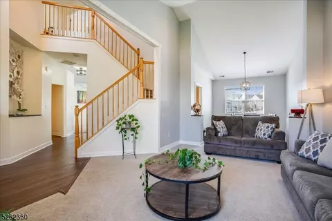 39 Saxton Dr, Hackettstown, NJ 07840 photo 4
