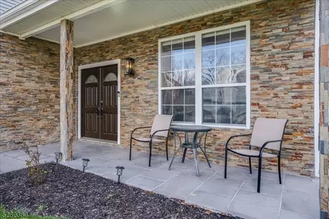 39 Saxton Dr, Hackettstown, NJ 07840 photo 3