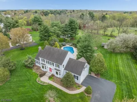 8 Merrill Rd, Flemington, NJ 08822