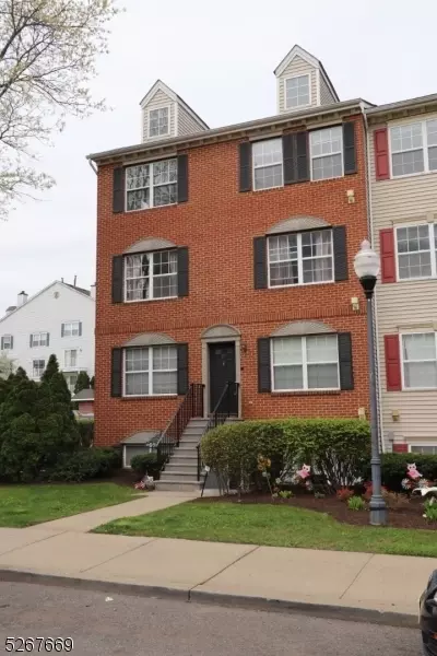 97 Wickliffe St, Newark, NJ 07103