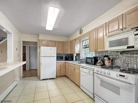 266 Macdonald Dr, Wayne, NJ 07470 photo 10