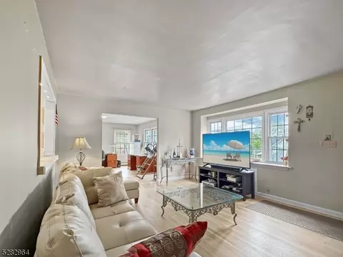 266 Macdonald Dr, Wayne, NJ 07470 photo 5