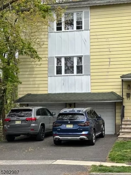 12 Hayward St, East Orange, NJ 07017