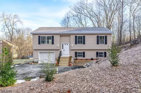 5 Glen Rd N, Vernon Twp, NJ 07422