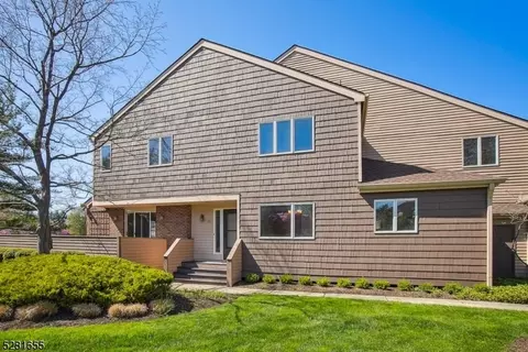 31 Chelsea Ct, Madison, NJ 07940