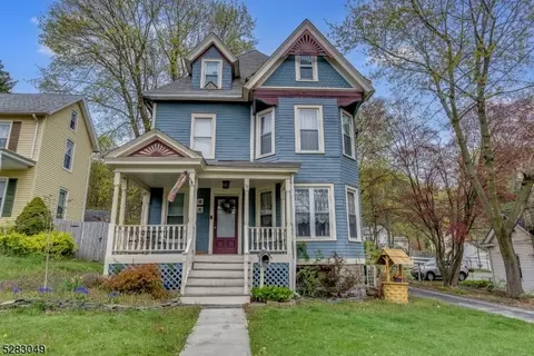81 High St, Newton, NJ 07860