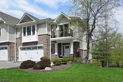 1 Overlook Ct, North Caldwell, NJ 07006