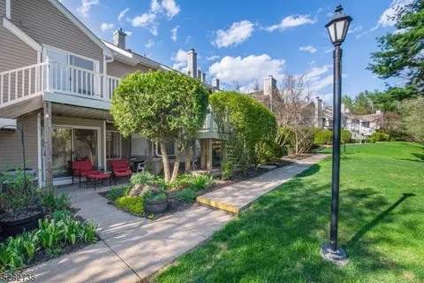 31 Stevens Ct, Bedminster, NJ 07921