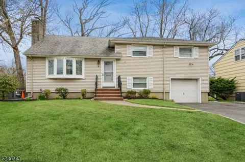 81 Arlene Ct, Fanwood, NJ 07023