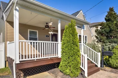 25 Oakwood Ter, Monroe Township, NJ 08831