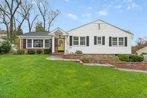 272 Friar Ln, Mountainside, NJ 07092