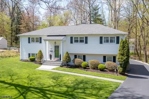 21 Princeton Dr, New Providence, NJ 07974