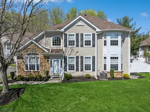 179 Shinnecock Dr, Manalapan, NJ 07726