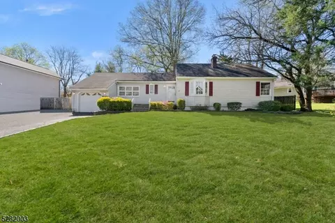 17 Meadow Rd, Clark, NJ 07066