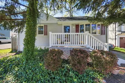 137 Kimberly Rd, Woodbridge Twp, NJ 07067