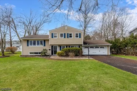 113 Briarwood Dr W, Berkeley Heights, NJ 07922