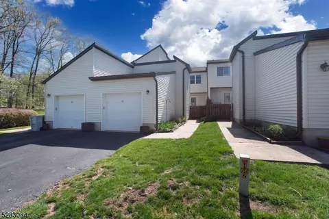 12 Woznicki Ct, Flemington, NJ 08822
