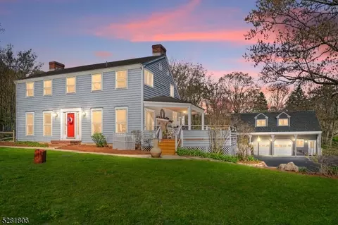 7 Wendy Way, Glen Gardner, NJ 08826