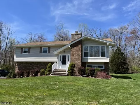 7 Guy St, Randolph, NJ 07869