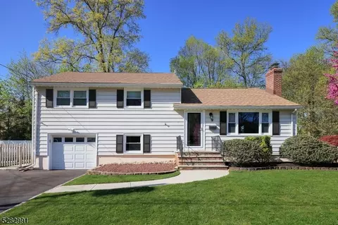 9 Sutton Pl, Cranford, NJ 07016