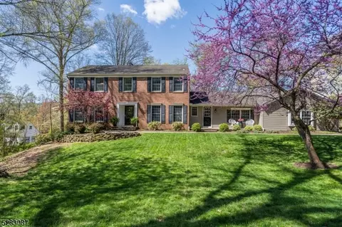 7 Victoria Dr, Clinton Twp, NJ 08801