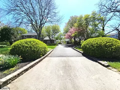 23 Surrey Dr, Hillsborough, NJ 08844